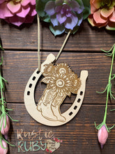 Load image into Gallery viewer, Horseshoe Boot Bouquet Accessory