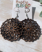 Load image into Gallery viewer, Flower Mandala Earrings